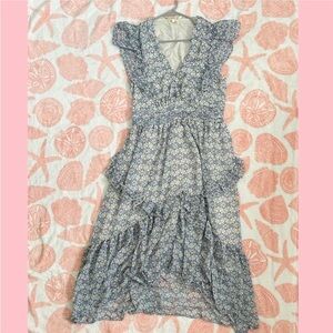 cream and blue floral maxi dress with a ruffle bottom! size-xl brand-max studio